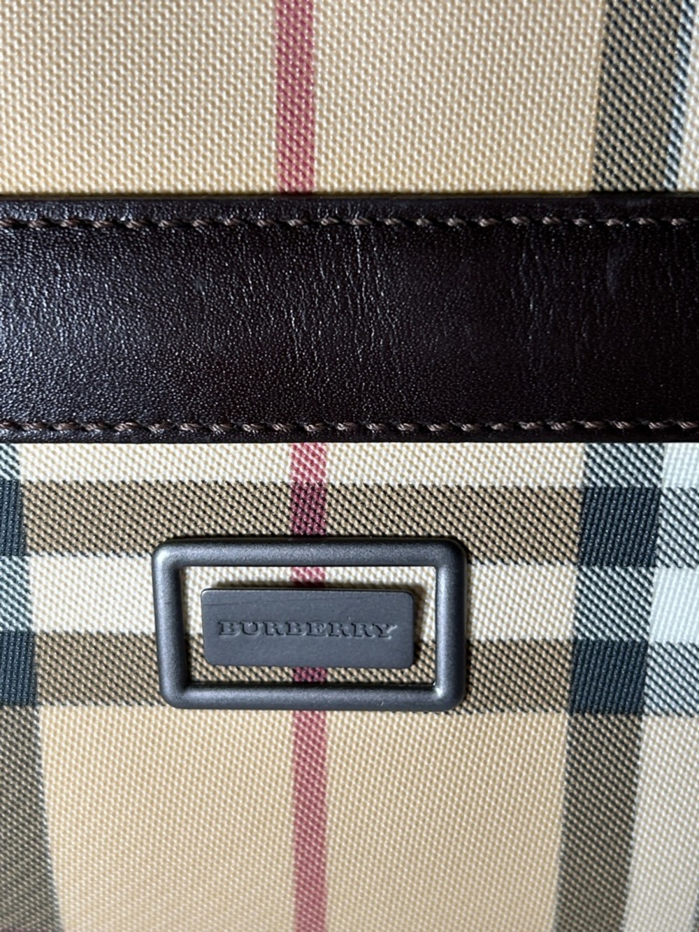 399. Burberry Beige Nova Check Crossbody w/coa - Picture 2 of 11